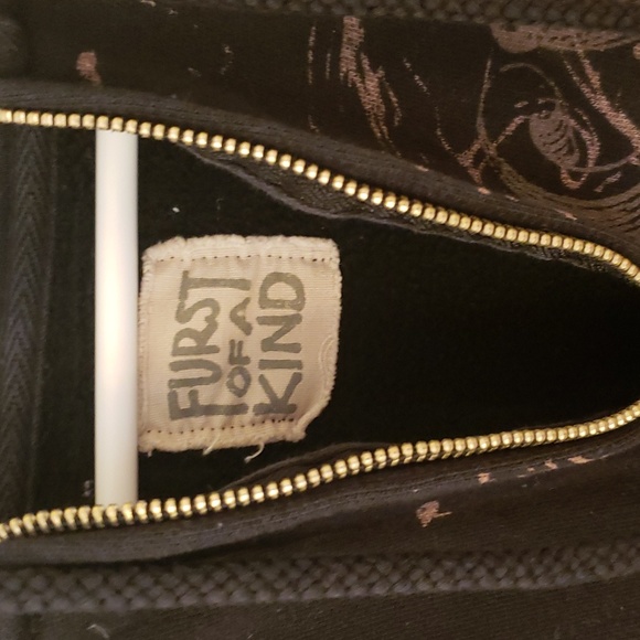 LF Furst of a Kind embroidered rose sweatshirt - Picture 2 of 12